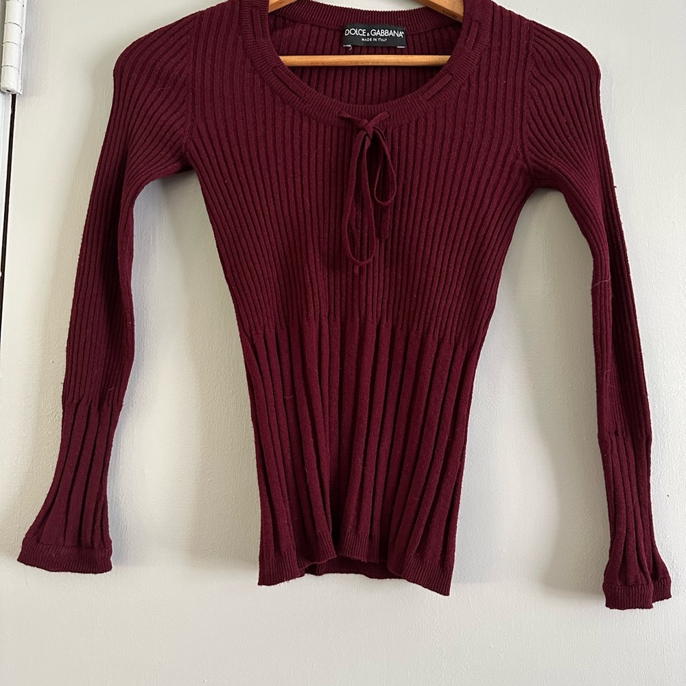 Dolce and Gabbana long sleeve maroon sweater with scoop neck and ribbon details - Picture 6 of 7